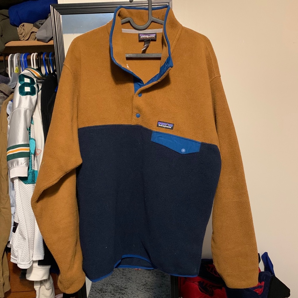 Men’s Patagonia button up sweater